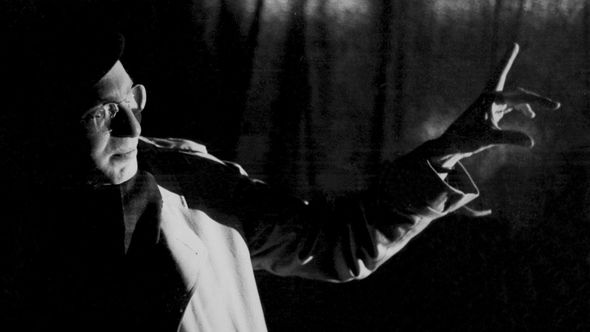 IMAGE: Robert on the set of Resurrection (1980)